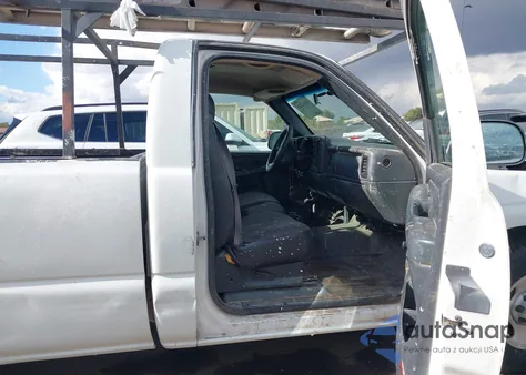 2002 Chevrolet Silverado 1500 Commercial z USA, uszkodzony, nr VIN 1GCEC14W82Z304435